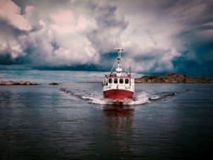 Hummerfiske har säsongspremiär i slutet av september varje år. Den här filmen följer fiskaren Björn Södergren under premiären utanför Fiskebäckskil. Filmen spelades in av Mattias Brännholm på uppdrag av Brygghuset krog i Fiskebäckskil.