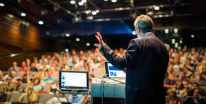 Bättre presentationer genom att använda de dramaturgiska reglerna i storytelling.