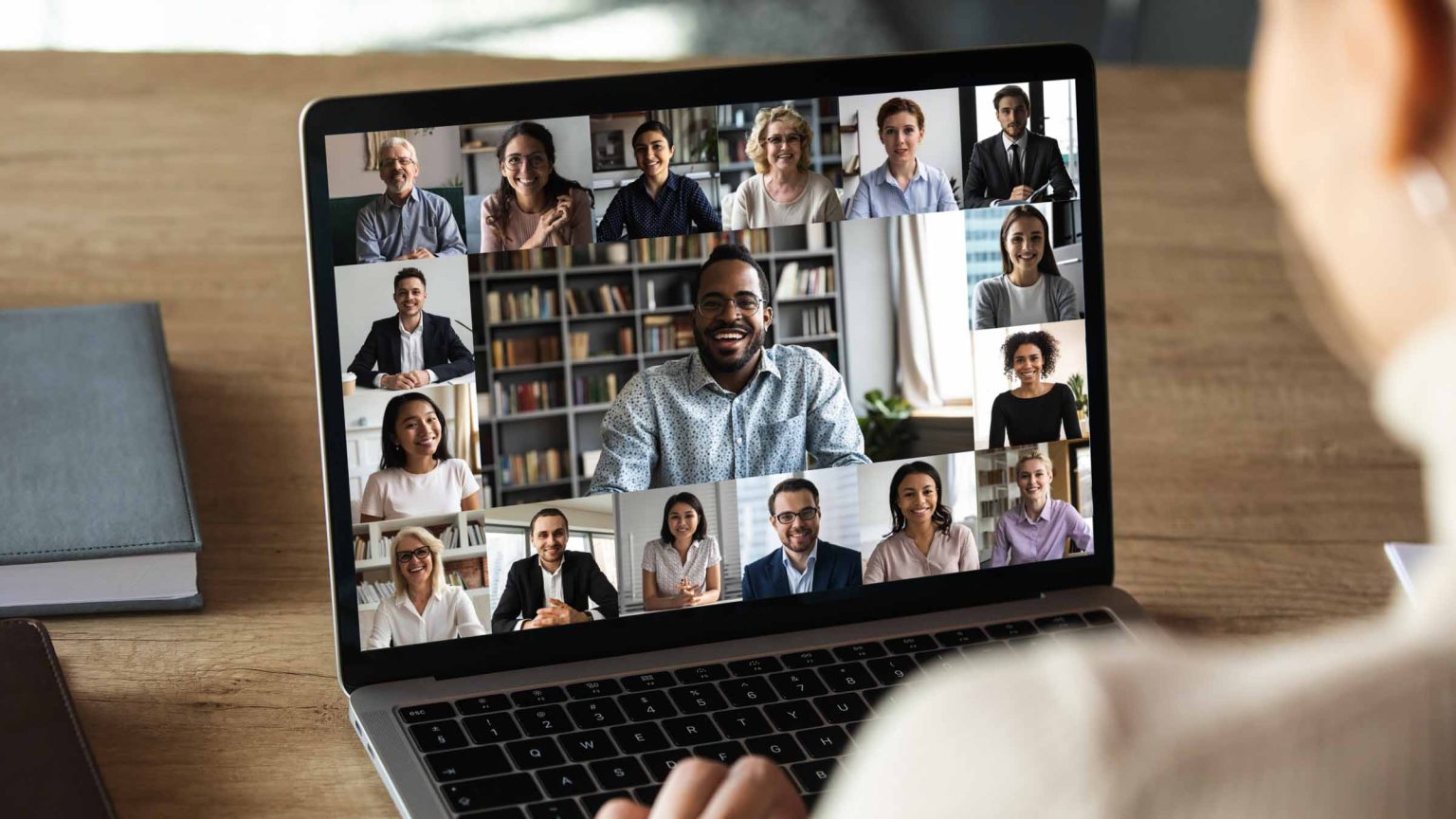 Bättre presentationer under digitala möten med hjälp av kraften i storytelling. Coaching, kurs och utbildning hos oss på Storypower.